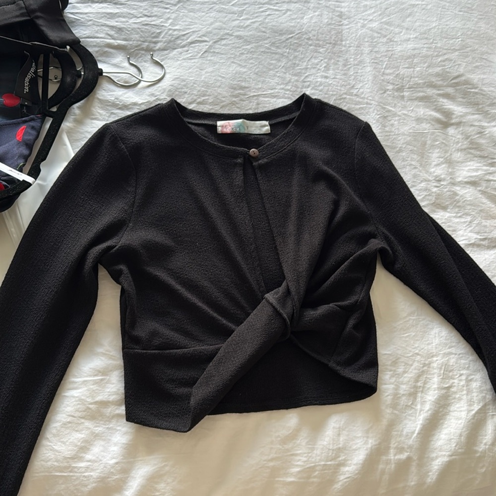 Free people long sleeve key hole crop top size M